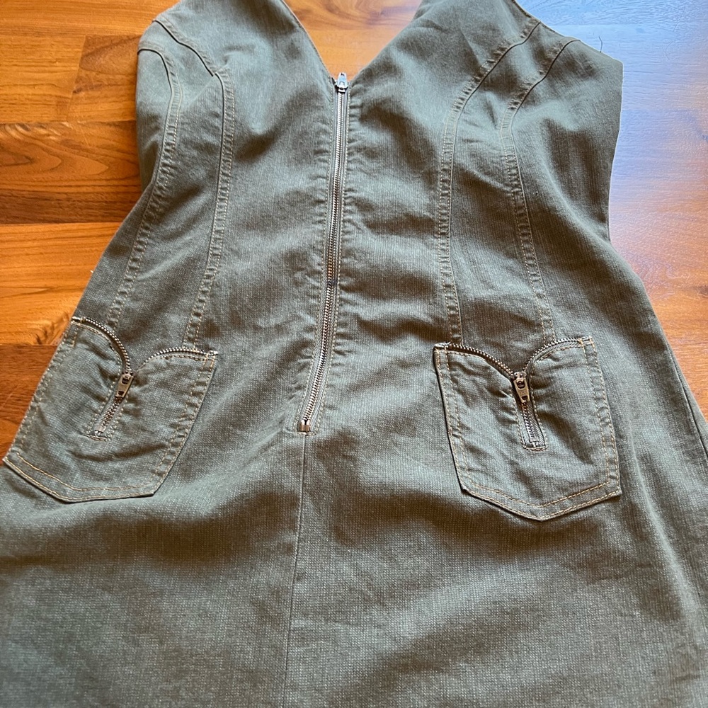 Beautiful denim halter dress in size 8 - Picture 3 of 6